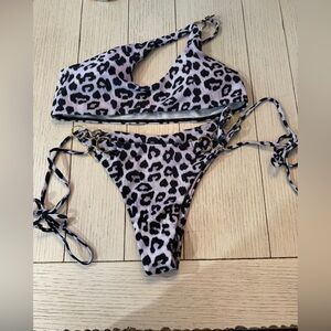 Women’s swim suit